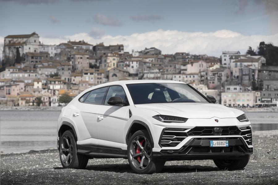  Lamborghini Urus Shiny Black Package 2018 года  (фото 8 из 40)